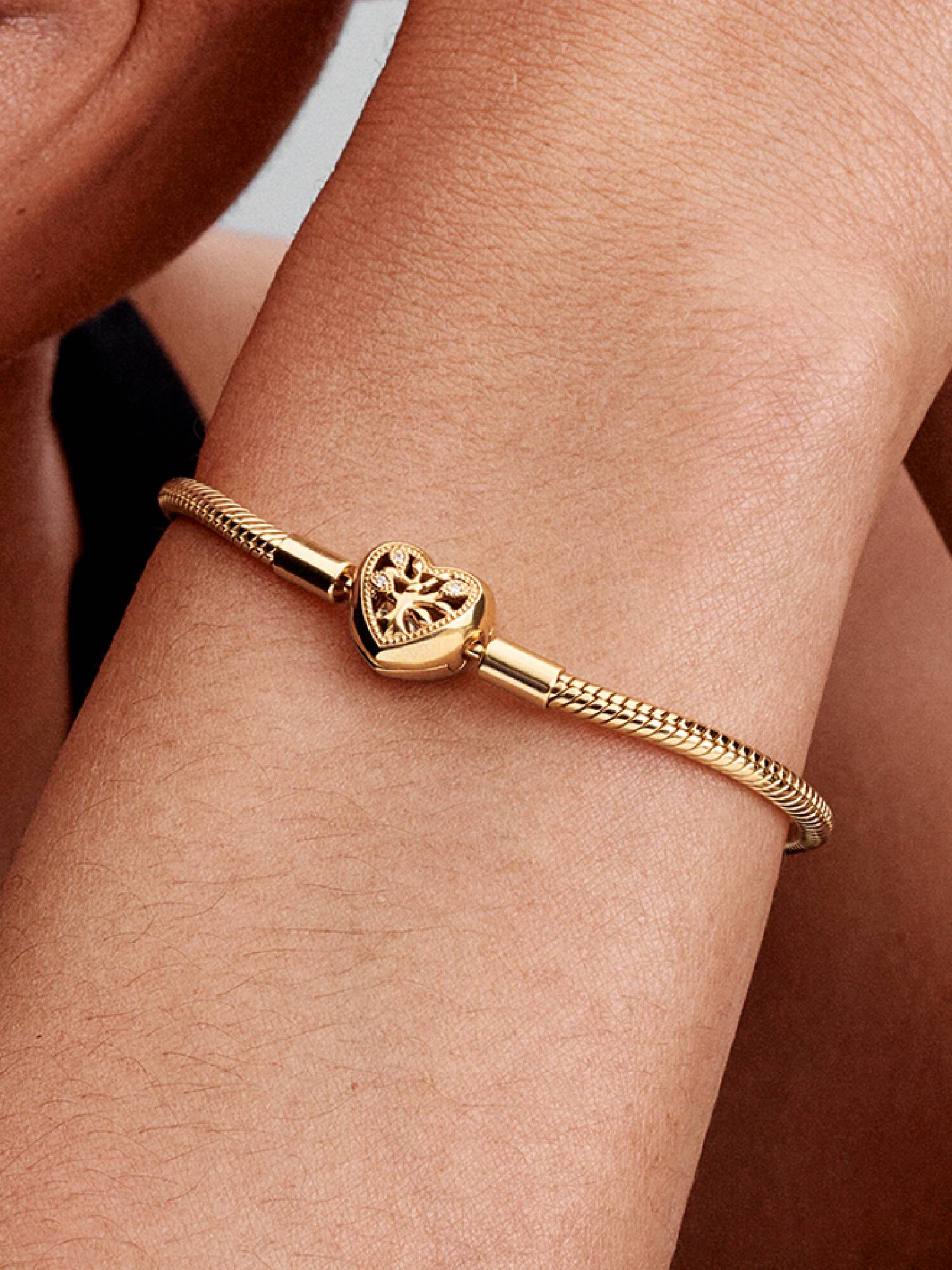 Brazalete Pandora Moments Cadena de Serpiente con Cierre de Corazón Familiar 16 cm