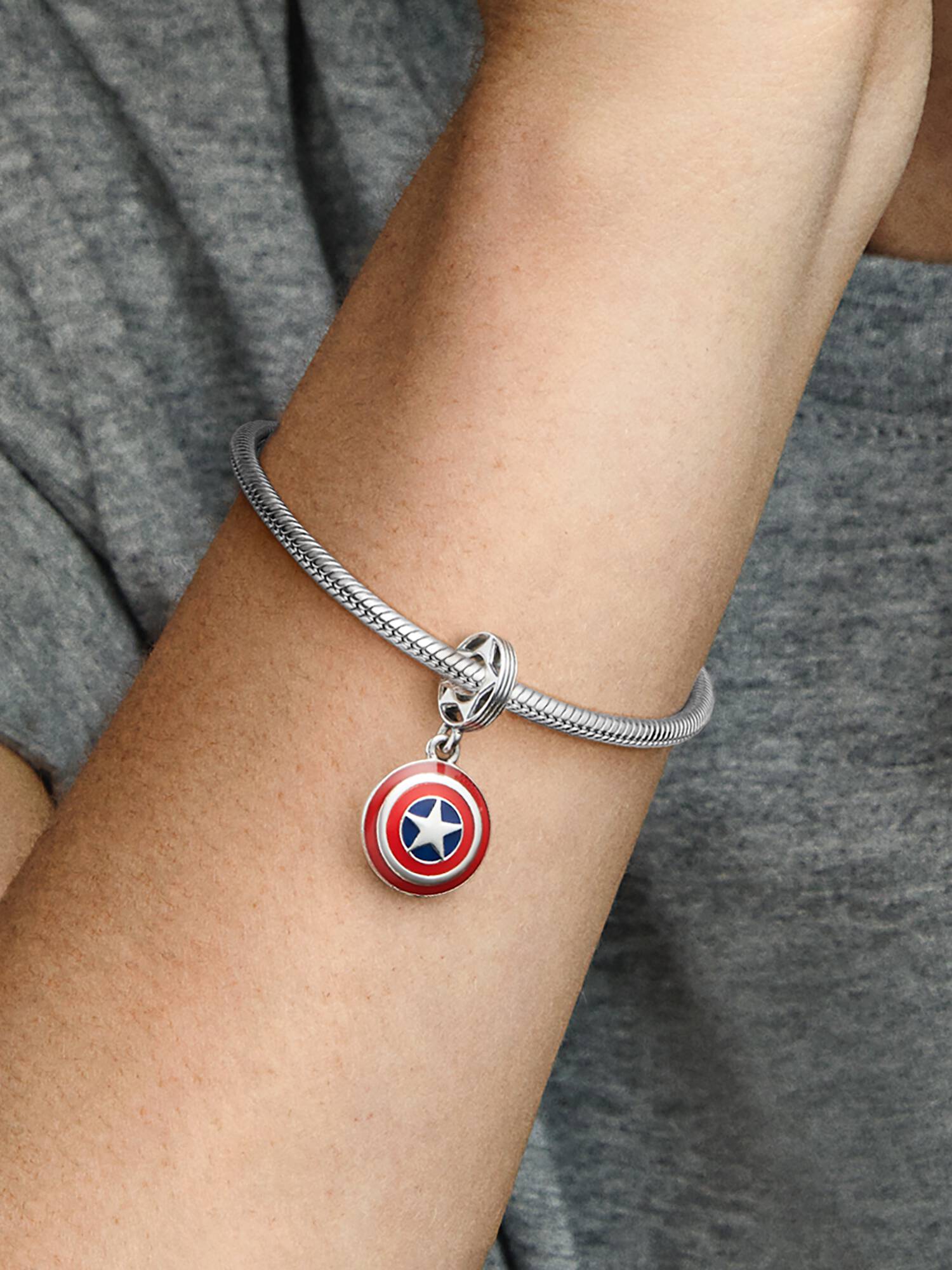 Charm Colgante Escudo Del Capitán América De The Avengers De Marvel Talla única