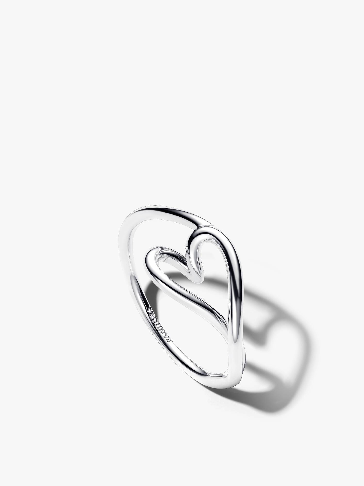 Anillo pequeño de Corazón con forma orgánica