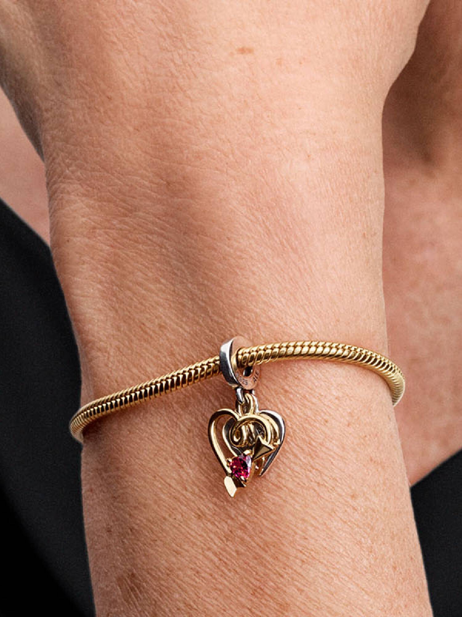 Charm Dije Doble Corazón Grabable y Flecha