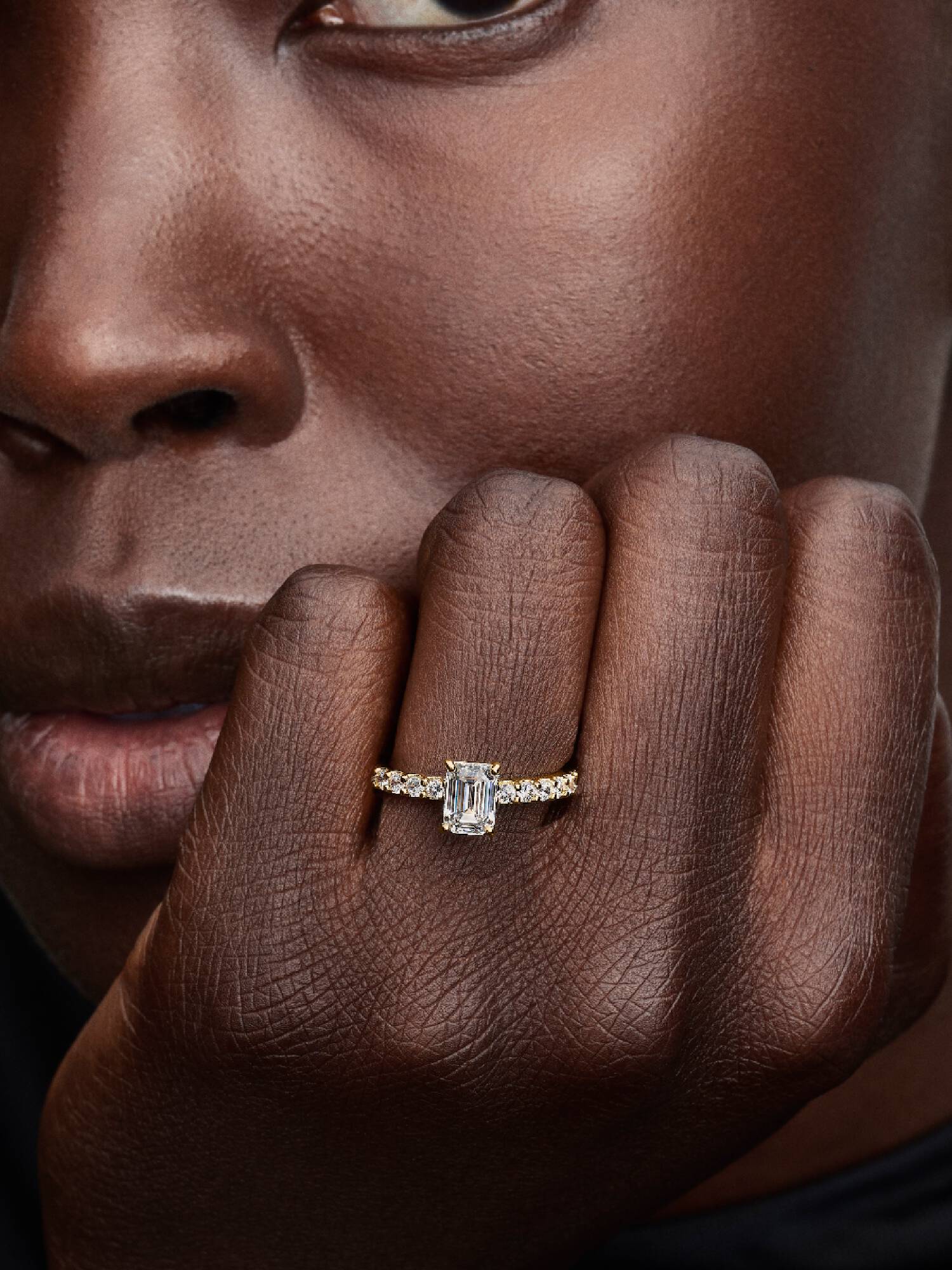 Anillo Halo Rectangular Brillante