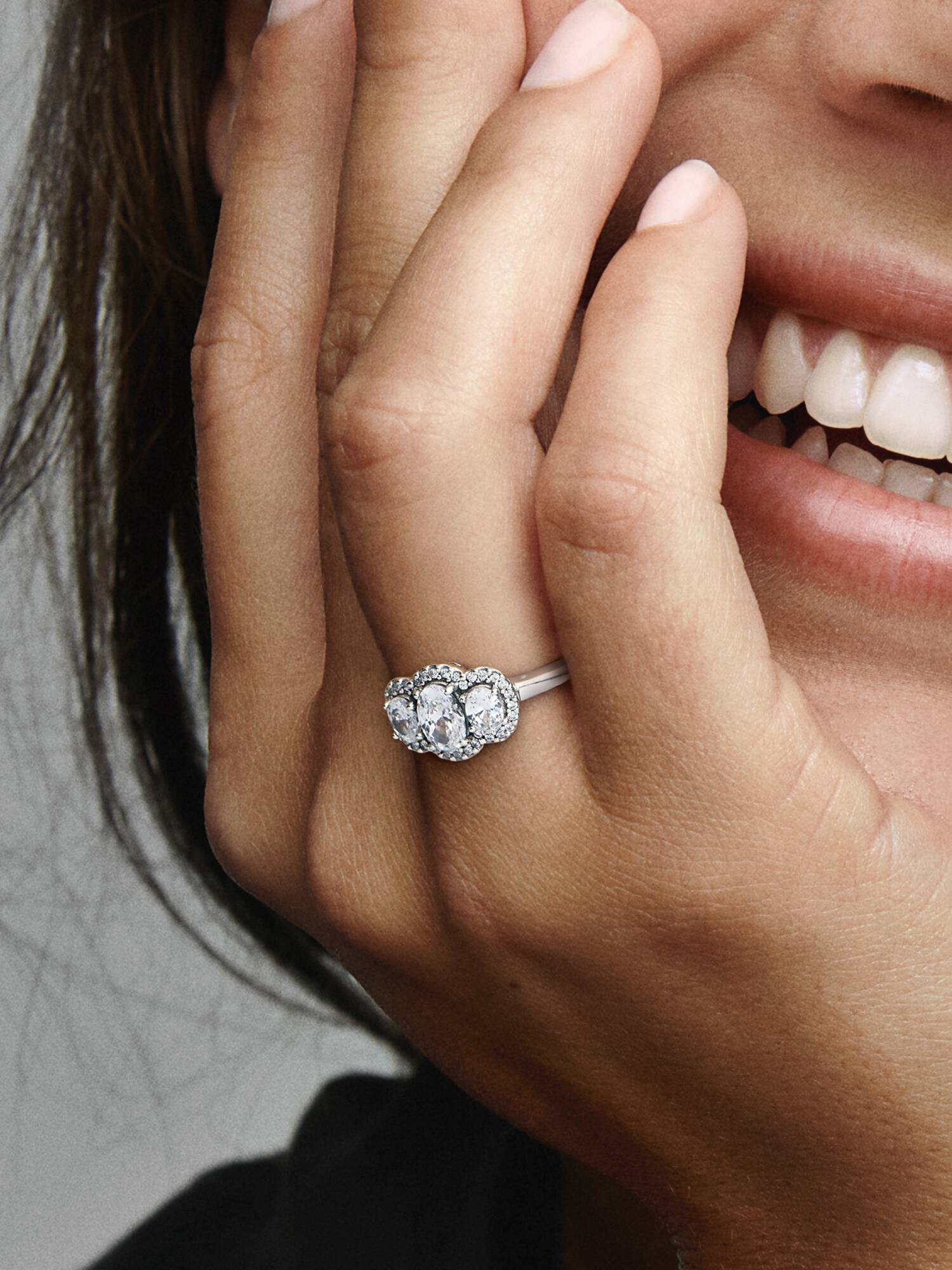 Anillo clásico Tres piedras