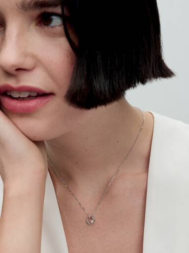 Collar Círculo Forma Orgánica en Pavé y Perla Cultivada de Agua Dulce Plata