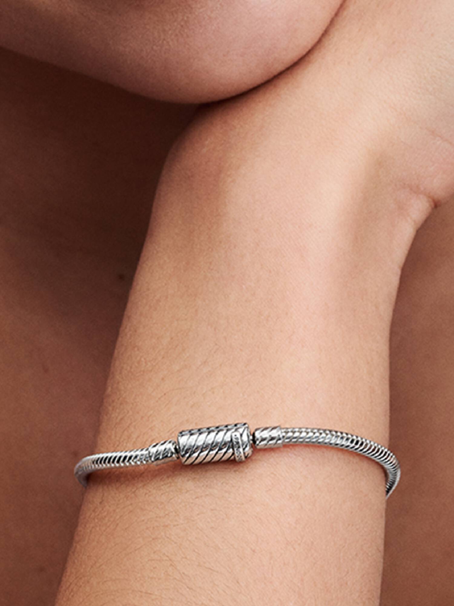 Brazalete Pandora Moments Cadena de Serpiente con Cierre deslizante Magnético 16 cm