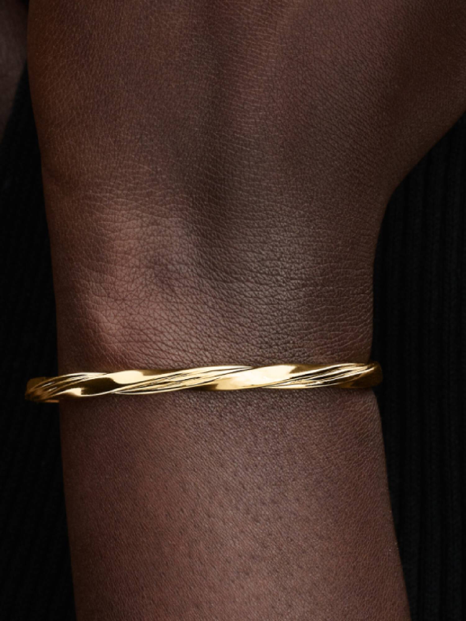 Brazalete rígido abierto retorcido